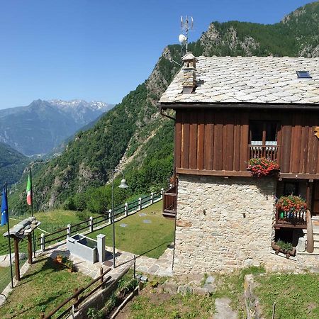Готель Le Petit Coeur Fontainemore Екстер'єр фото