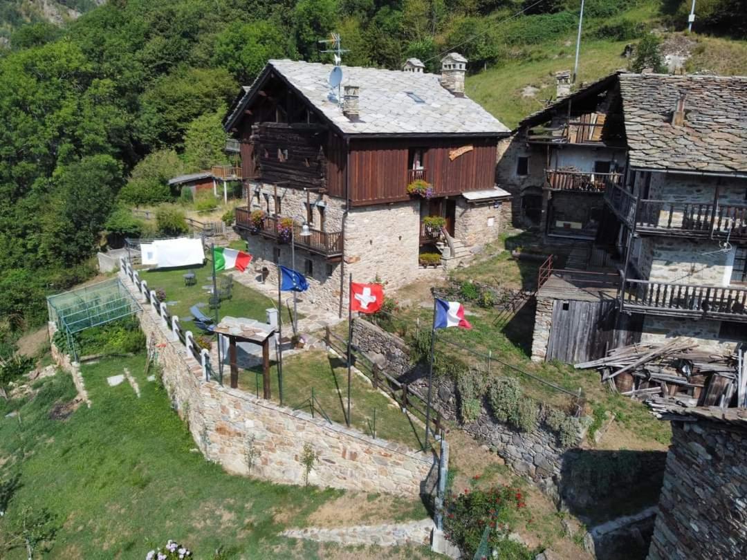 Готель Le Petit Coeur Fontainemore Екстер'єр фото