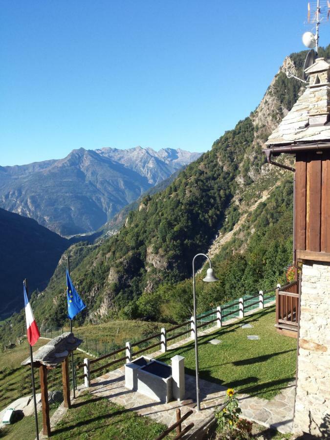 Готель Le Petit Coeur Fontainemore Екстер'єр фото