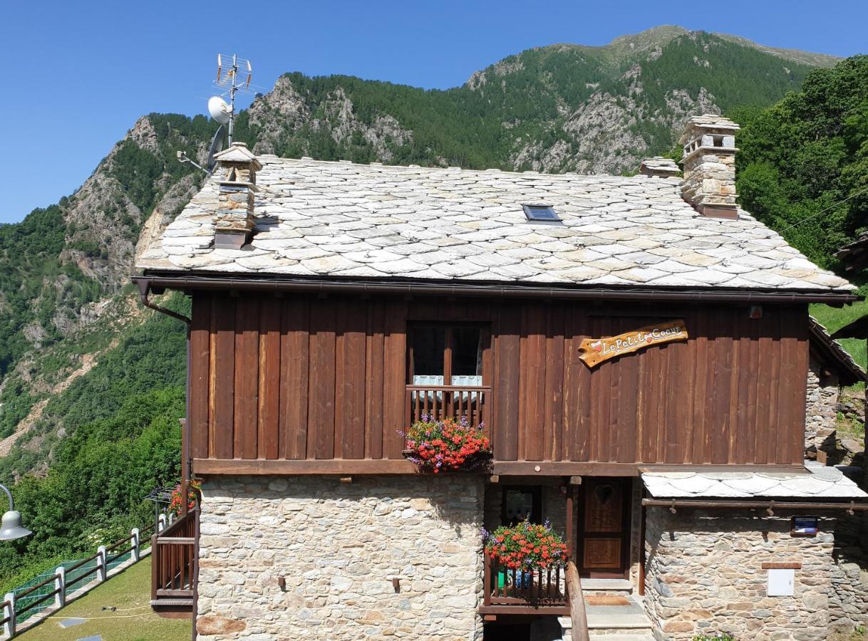 Готель Le Petit Coeur Fontainemore Екстер'єр фото